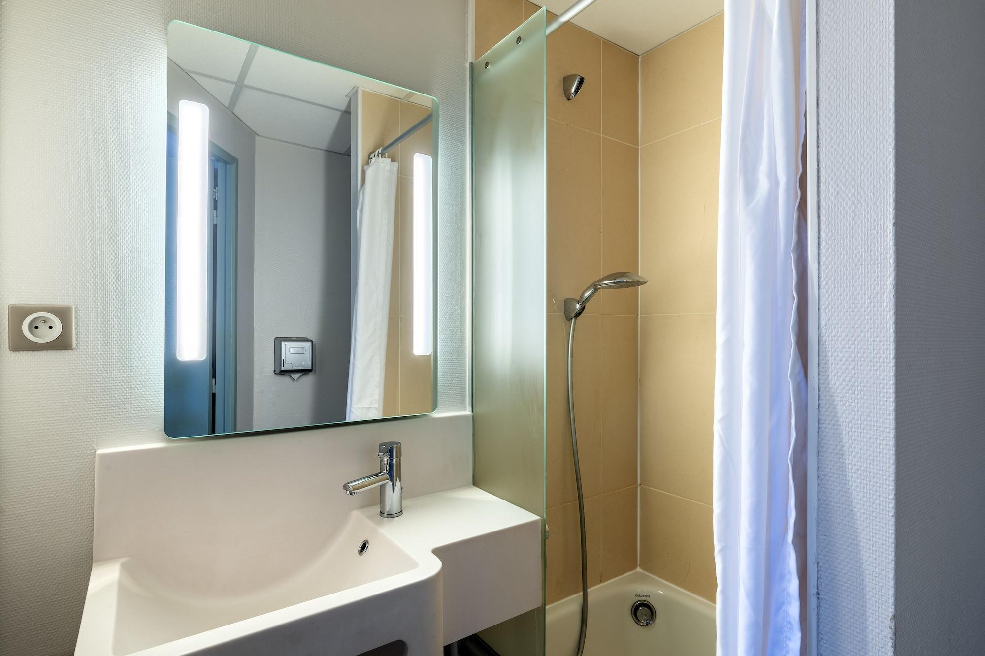 B&B Hotel Cholet Sud Exteriör bild